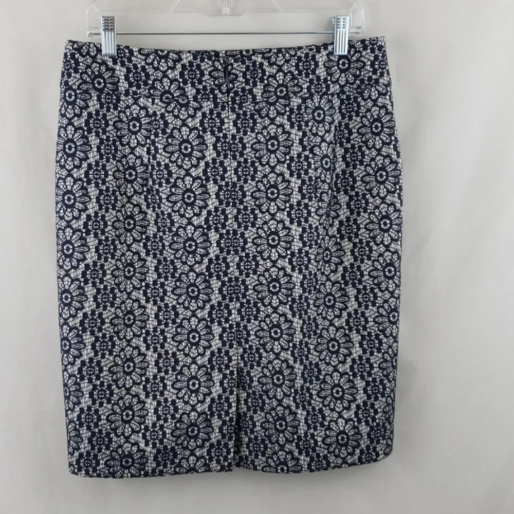 Banana Republic Lace Skirt Navy Floral Lace Pencil Skirt size 8 Career Wear